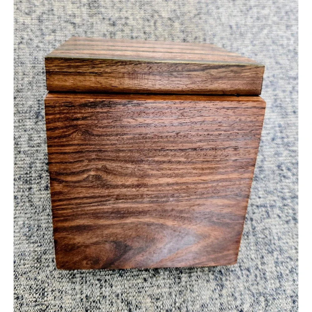 Vintage Wooden Trinket Box With Brass Inlays - 5